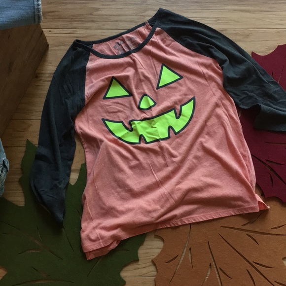 GRAPHIC TEE: Jack O Lantern - Picture 2 of 9